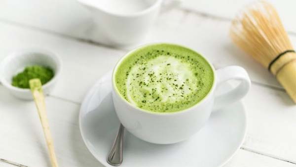 preparación matcha latte