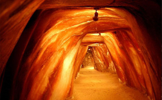 Interior de mina de sal del himalaya